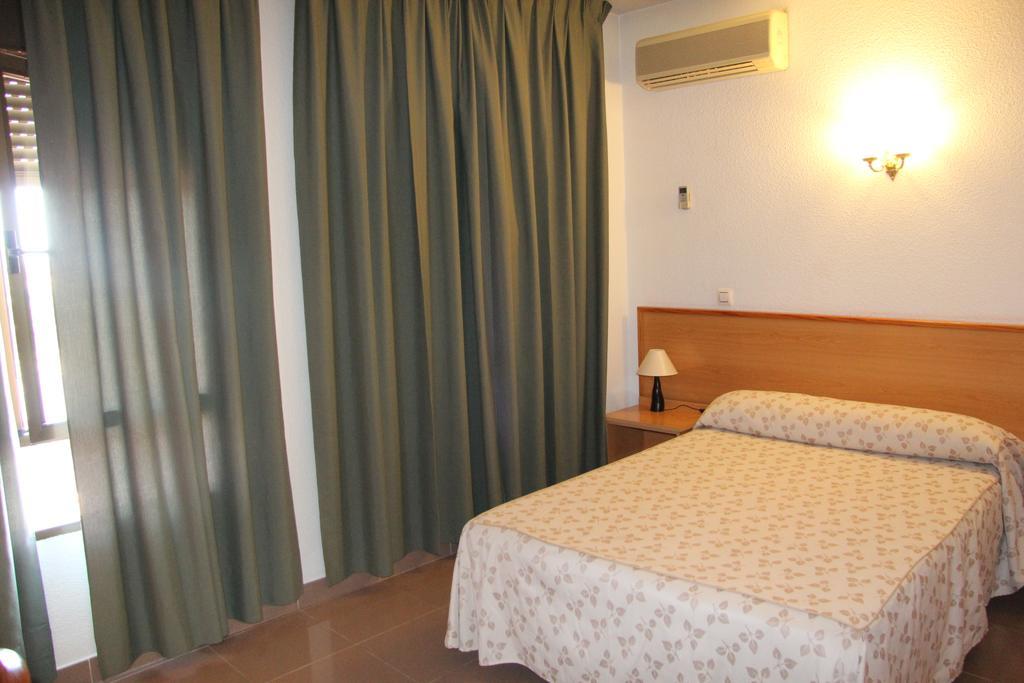 Hostal Cazalegas מראה חיצוני תמונה